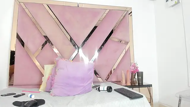 Snapshot of Akiraht chatting on 10-15-25, 08:31 Akiraht online show from 10-15-25, 08:31