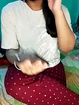 Snapshot of Arshii chatting on 09-13-25, 07:13 Arshii online show from 09-13-25, 07:13