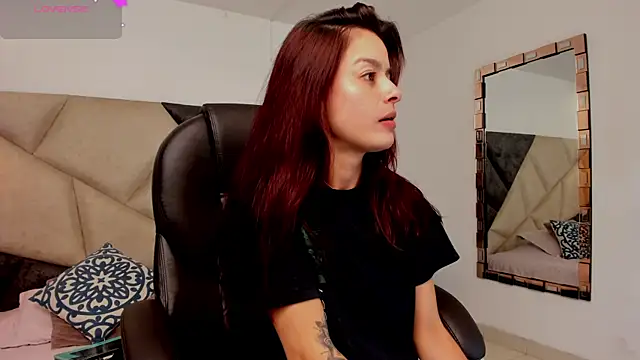 Snapshot of valerieMattson chatting on 11-20-25, 05:56 valerieMattson online show from 11-20-25, 05:56