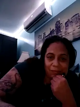 PrettyKittyMia online show from 10-11-25, 06:01