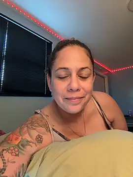 PrettyKittyMia online show from 10-11-25, 07:56