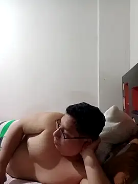 Snapshot of Napoleon246 chatting on 10-29-25, 04:15 Napoleon246 online show from 10-29-25, 04:15