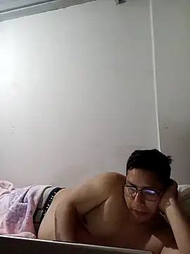 Snapshot of Napoleon246 chatting on 10-30-25, 04:14 Napoleon246 online show from 10-30-25, 04:14