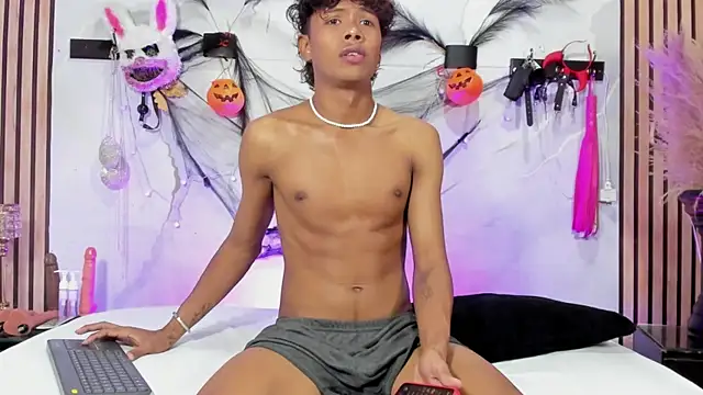 MilthonDelis online show from 10-31-25, 04:24