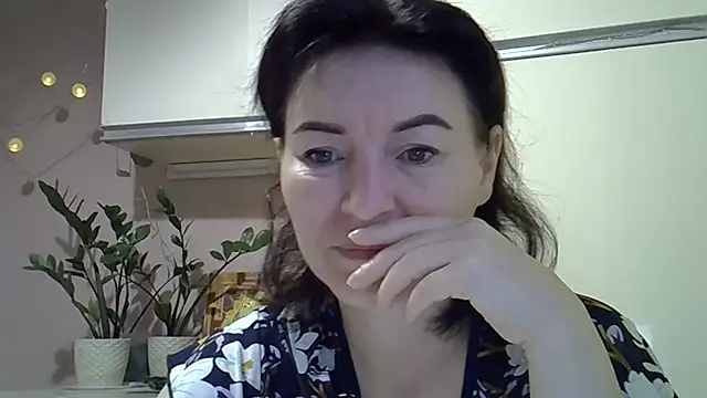 Krystal 82 online show from 10-04-25, 04:43