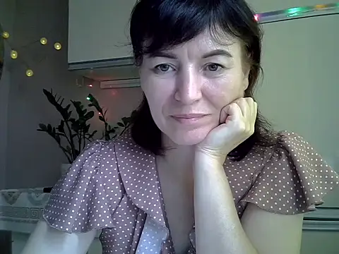 Krystal 82 online show from 10-10-25, 10:36