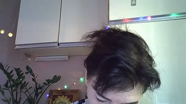 Krystal 82 online show from 10-21-25, 07:53