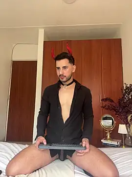 Dark beauty2 online show from 10-31-25, 05:47