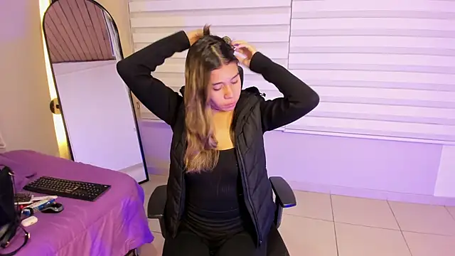 Rachell criss online show from 10-02-25, 04:08