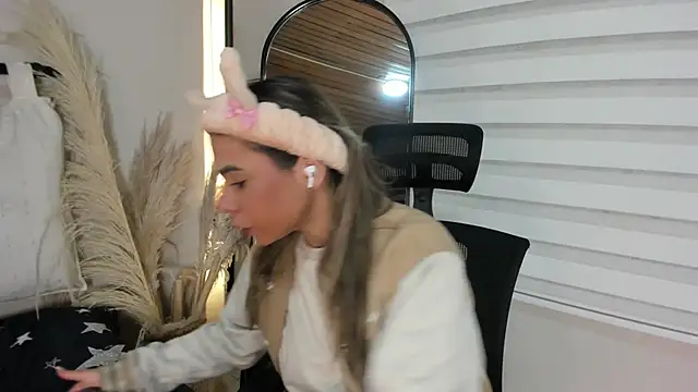 Rachell criss online show from 10-26-25, 03:45