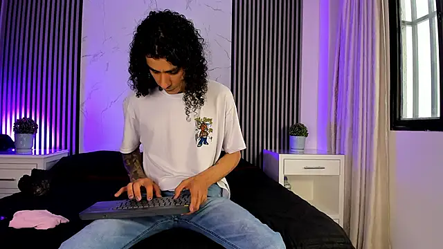 JackAndRosse  online show from 11-01-25, 01:24