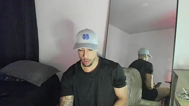 Snapshot of ThiagoLugo chatting on 10-07-25, 03:14 ThiagoLugo online show from 10-07-25, 03:14