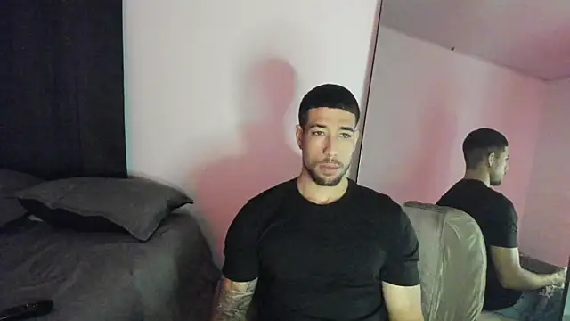 Snapshot of ThiagoLugo chatting on 10-13-25, 02:22 ThiagoLugo online show from 10-13-25, 02:22