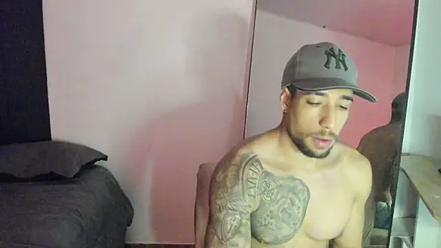 Snapshot of ThiagoLugo chatting on 10-16-25, 05:41 ThiagoLugo online show from 10-16-25, 05:41