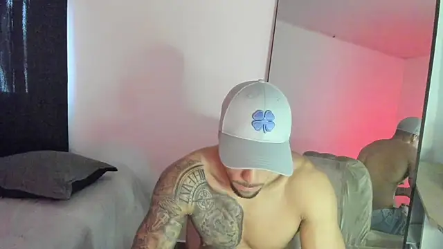 Snapshot of ThiagoLugo chatting on 10-20-25, 04:29 ThiagoLugo online show from 10-20-25, 04:29