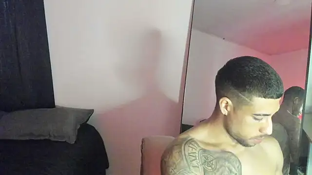 Snapshot of ThiagoLugo chatting on 11-06-25, 08:43 ThiagoLugo online show from 11-06-25, 08:43