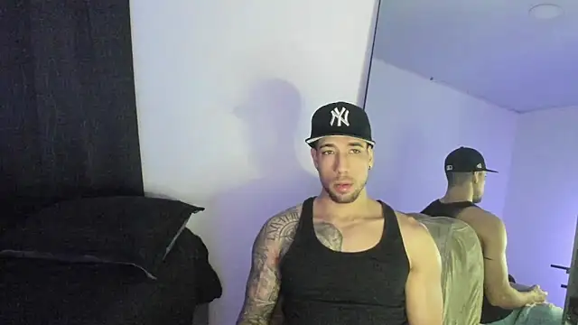 Snapshot of ThiagoLugo chatting on 11-22-25, 04:33 ThiagoLugo online show from 11-22-25, 04:33