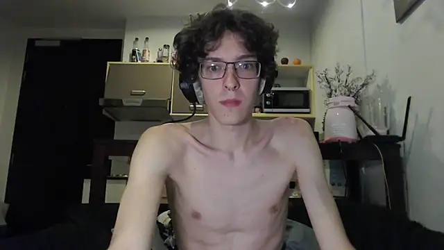 Snapshot of LovesomeCookie chatting on 10-10-25, 05:12 LovesomeCookie online show from 10-10-25, 05:12