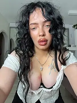 Snapshot of Hannah_xBaby chatting on 10-31-25, 12:06 Hannah xBaby online show from 10-31-25, 12:06