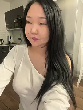 Snapshot of tammy_gun chatting on 12-14-25, 02:11 tammy gun online show from 12-14-25, 02:11