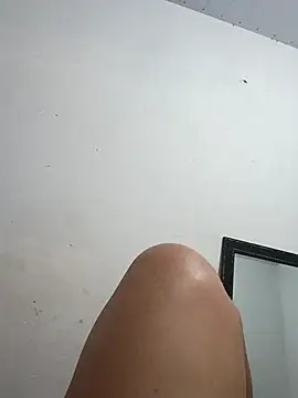 Snapshot of reguetones92 chatting on 09-25-25, 07:39 reguetones92 online show from 09-25-25, 07:39