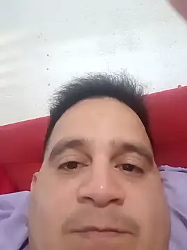 Snapshot of reguetones92 chatting on 11-12-25, 06:41 reguetones92 online show from 11-12-25, 06:41