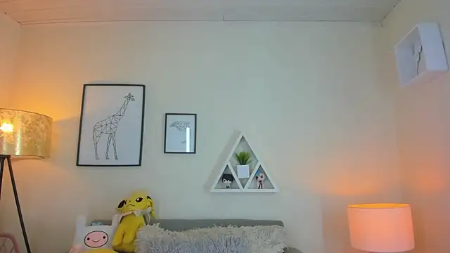 LusyKitty online show from 12-15-25, 03:27