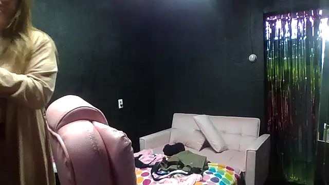 Snapshot of bigb00tycass chatting on 11-23-25, 05:46 bigb00tycass online show from 11-23-25, 05:46