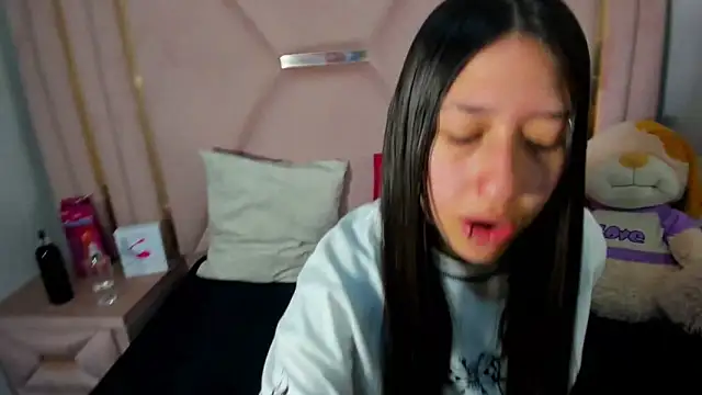 Snapshot of venusmorgan chatting on 10-06-25, 04:37 venusmorgan online show from 10-06-25, 04:37