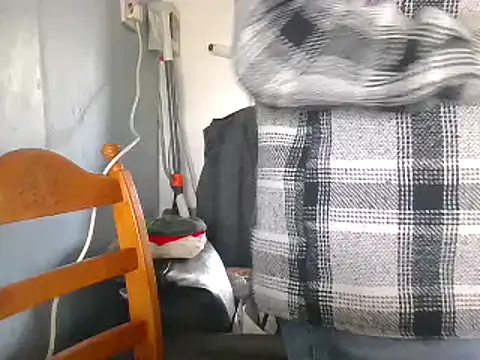 Snapshot of hefin18 chatting on 01-27-25, 12:16 hefin18 online show from 01-27-25, 12:16