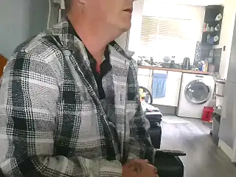 Snapshot of hefin18 chatting on 01-28-25, 11:49 hefin18 online show from 01-28-25, 11:49