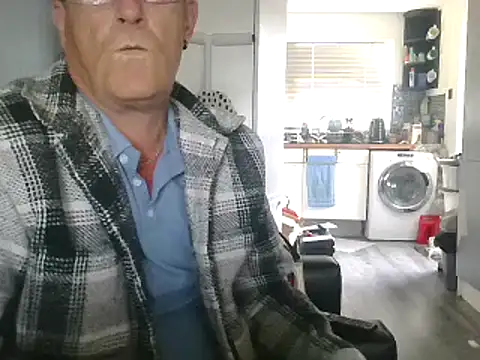 Snapshot of hefin18 chatting on 02-04-25, 11:38 hefin18 online show from 02-04-25, 11:38