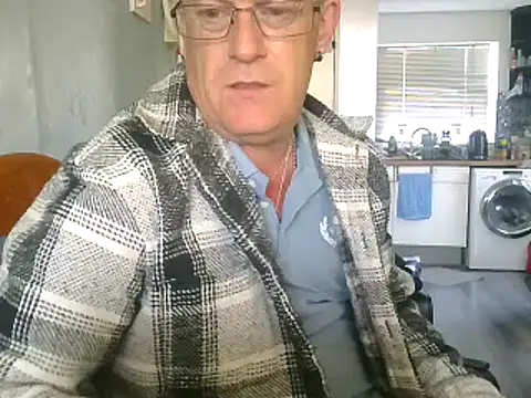 Snapshot of hefin18 chatting on 02-07-25, 12:17 hefin18 online show from 02-07-25, 12:17