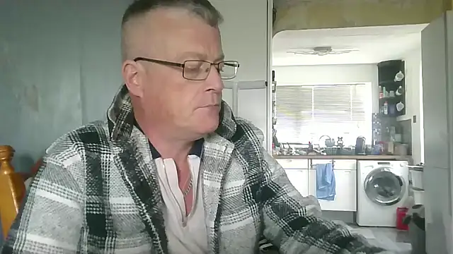 Snapshot of hefin18 chatting on 02-17-25, 01:21 hefin18 online show from 02-17-25, 01:21