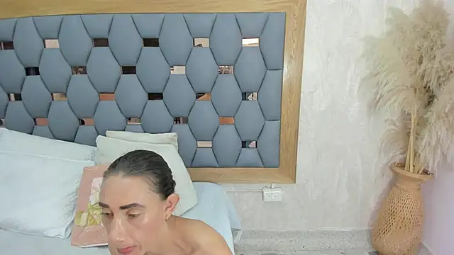 Snapshot of crystal_sm chatting on 11-24-25, 03:06 crystal sm online show from 11-24-25, 03:06