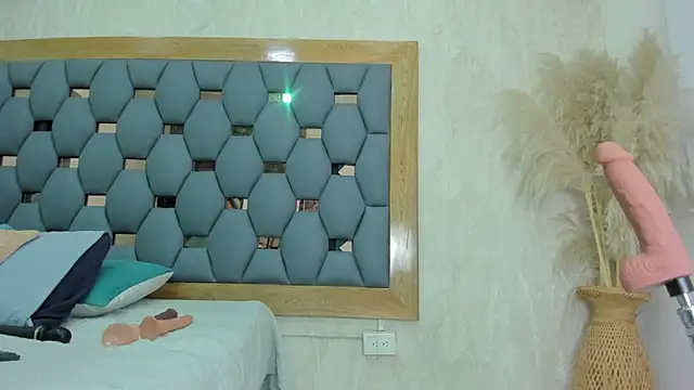 Snapshot of crystal_sm chatting on 12-05-25, 03:04 crystal sm online show from 12-05-25, 03:04