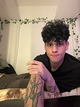 Snapshot of tyler_boo chatting on 03-04-26, 09:54 tyler boo online show from 03-04-26, 09:54