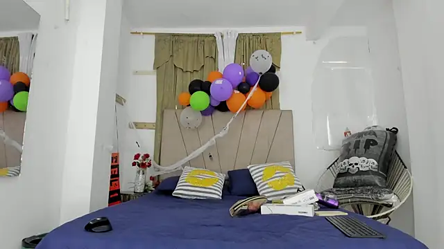 Lady miss    online show from 10-28-25, 01:03