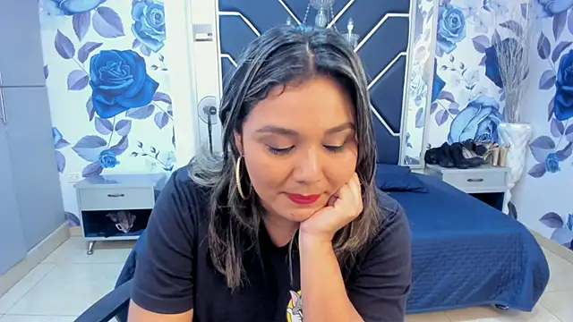 LatinaHoleQueen online show from 09-24-25, 02:31