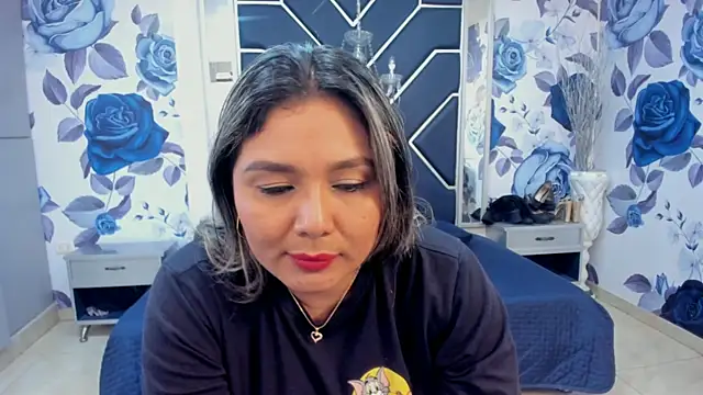 LatinaHoleQueen online show from 10-09-25, 02:26