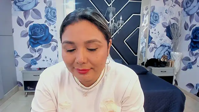 LatinaHoleQueen online show from 10-15-25, 02:28