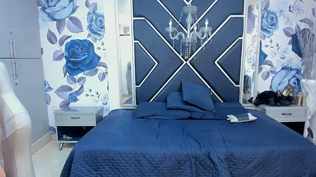 LatinaHoleQueen online show from 10-24-25, 02:24