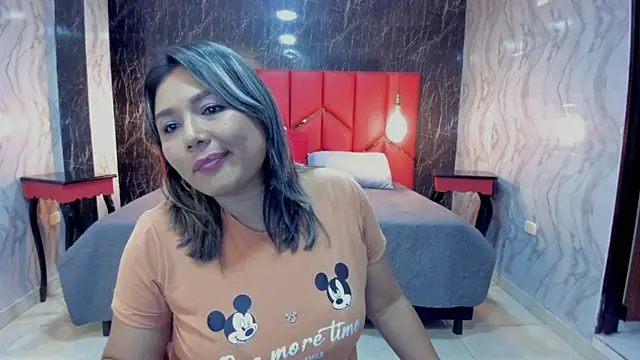 LatinaHoleQueen online show from 11-17-25, 02:34