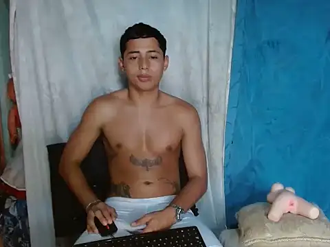 Snapshot of Lil_condor_bby1 chatting on 09-18-25, 09:17 Lil condor bby1 online show from 09-18-25, 09:17