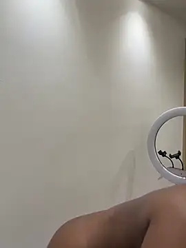 Snapshot of Elie-3 chatting on 10-26-25, 02:06 Elie-3 online show from 10-26-25, 02:06