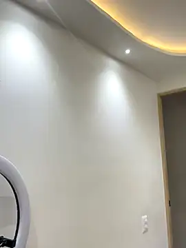 Snapshot of Elie-3 chatting on 10-30-25, 02:02 Elie-3 online show from 10-30-25, 02:02