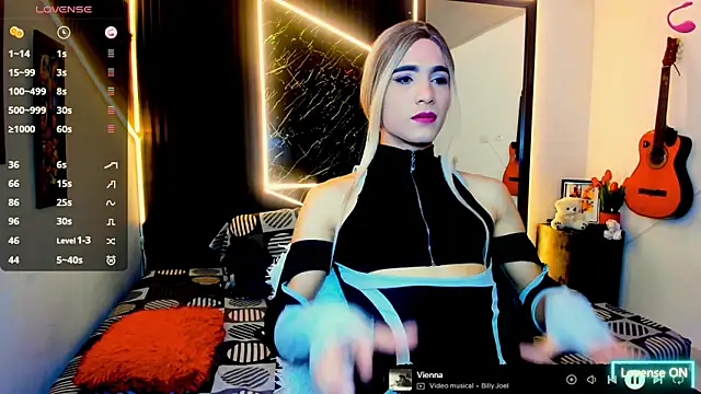 Issabella Davinci online show from 03-09-26, 12:25