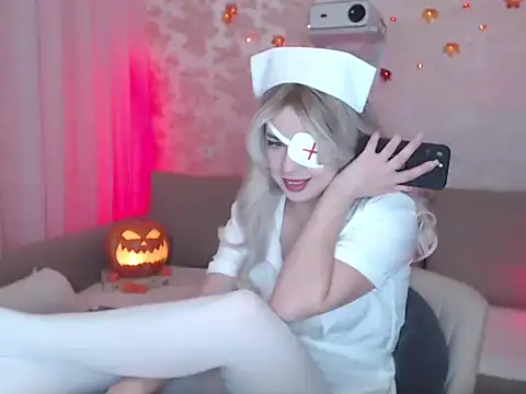 Snapshot of lustxSALLY chatting on 10-31-25, 04:08 lustxSALLY online show from 10-31-25, 04:08