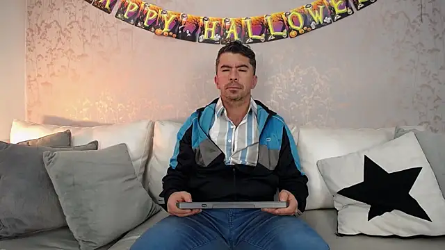 JuanKFit 45 online show from 10-28-25, 01:47