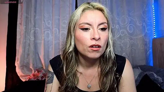 Snapshot of brianna_smoke chatting on 10-08-25, 07:22 brianna smoke online show from 10-08-25, 07:22